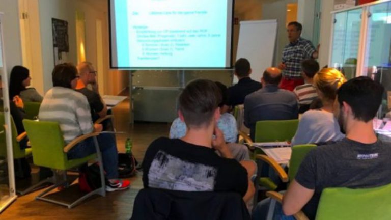 Chiropraktik Campus Seminar Menschen bei einem Seminar