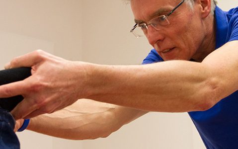 Untersuchung_1_900x300_web Chiroprakter Friedemann Theill bei einer Beinen-Länge Untersuchung