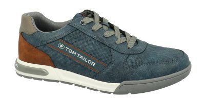 Blaue Tom Tailor Sneaker mit braunem Lederteil auf der Ferse.