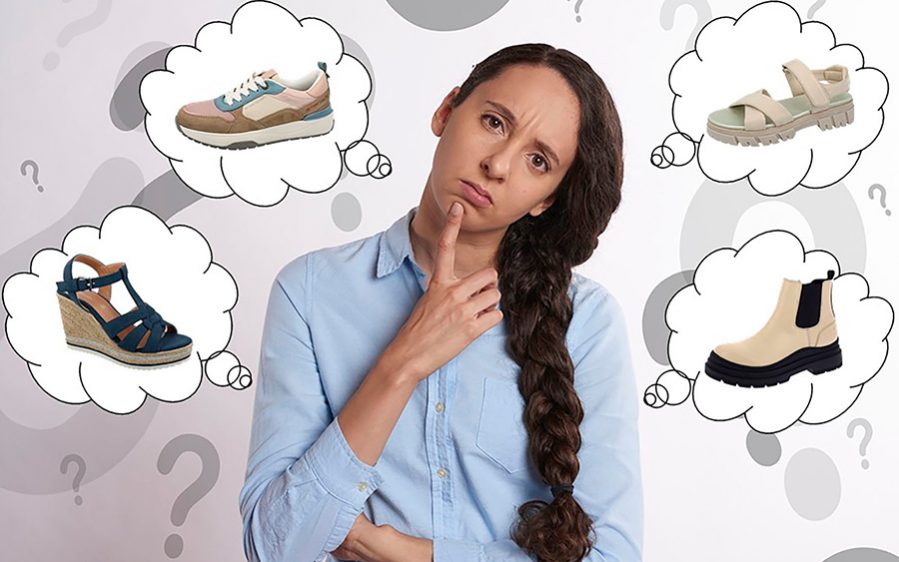 Eine Frau in blauer Bluse umgeben mit Gedankenwolken von Schuhen.