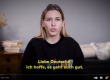 Screenshot von einer Videoaufnahme mit einer blonden Frau.