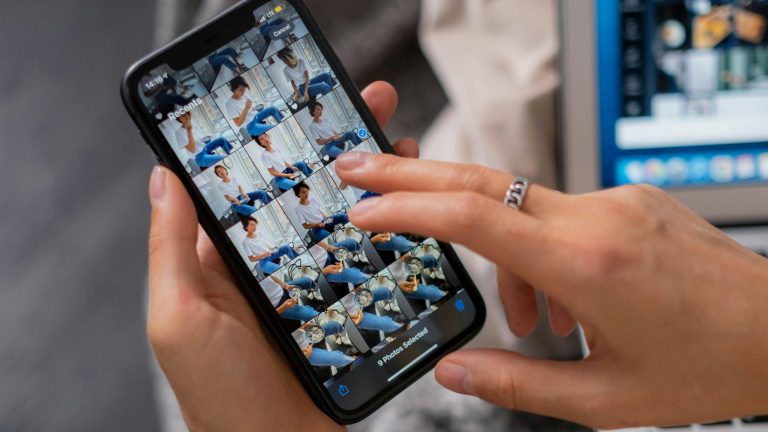 Die Gallerie auf nahezu jedem Smartphone beheimatet tausende Fotos. (Bild: pexels | Ron Lach)