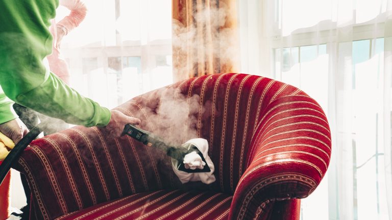 Reinigungsmittel hinterlassen auf allen Oberflächen ihre Spuren. | Bildrechte: Medeco Cleantec