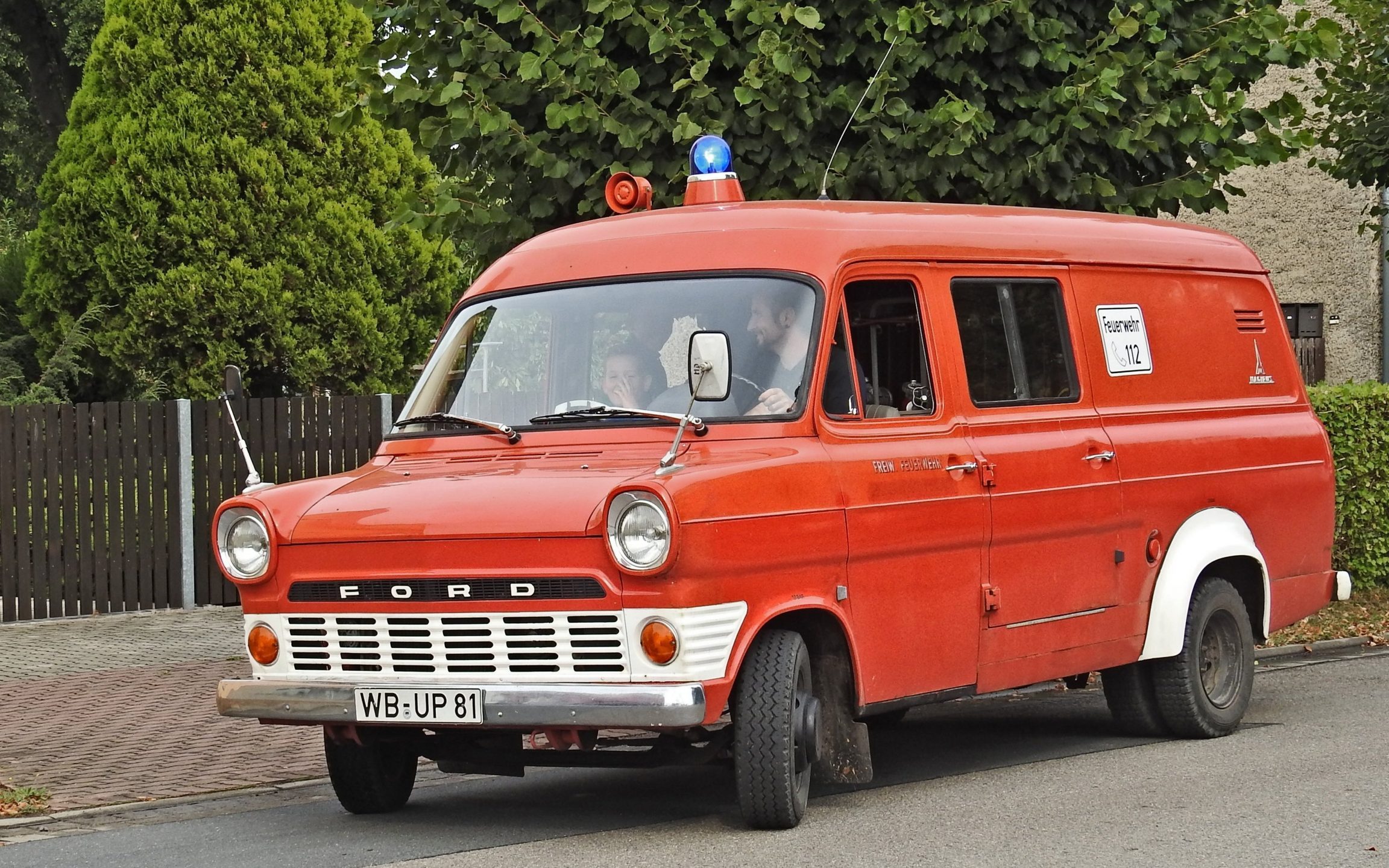 In ausgedienten und zu Caravans umfunktionierten Feuerwehrfahrzeugen verbergen sich gesundheitsschädliche Asbestfasern. (Bild: CRB Analyse Service GmbH)